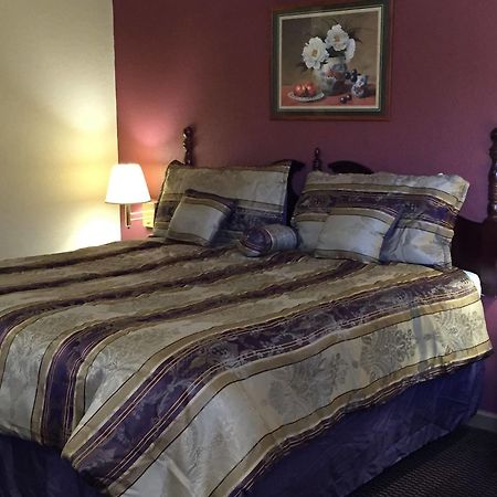 First Western Inn - Fairmont City Экстерьер фото