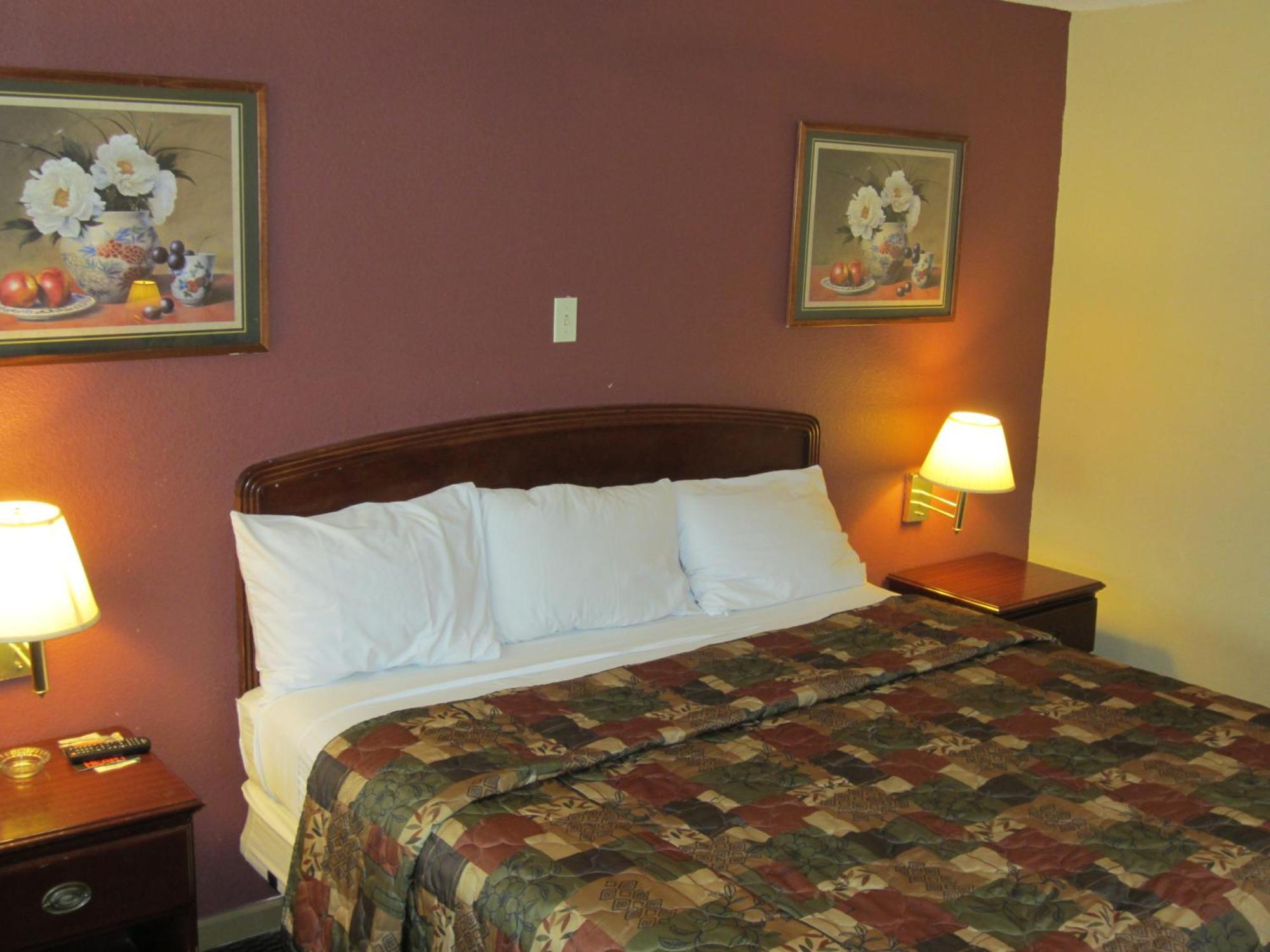 First Western Inn - Fairmont City Экстерьер фото
