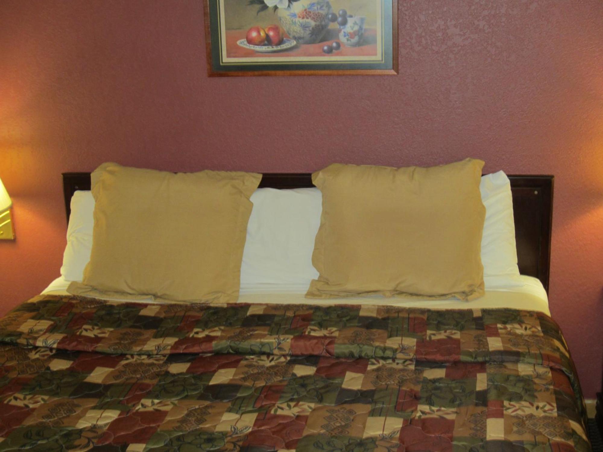 First Western Inn - Fairmont City Экстерьер фото