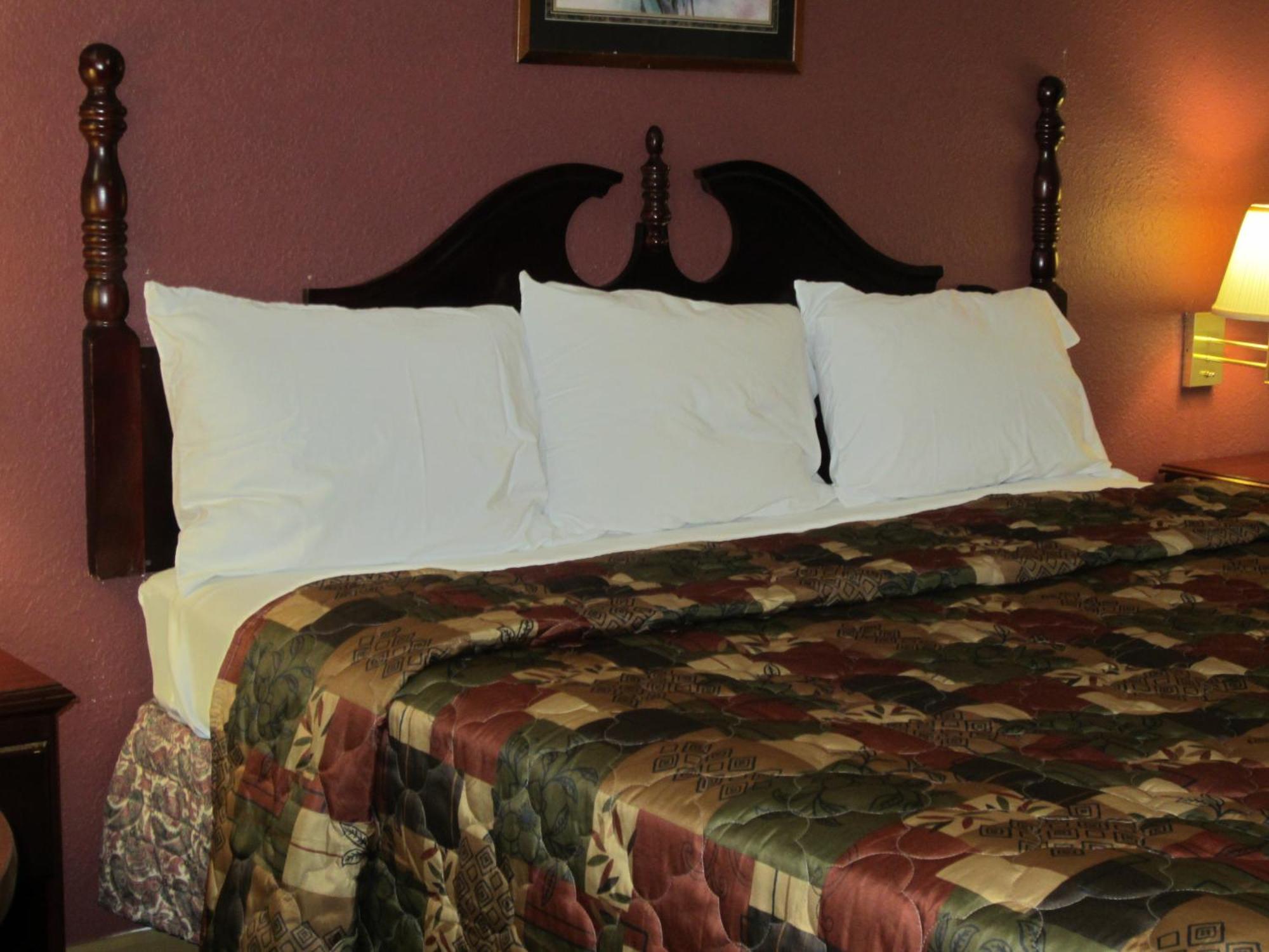 First Western Inn - Fairmont City Экстерьер фото