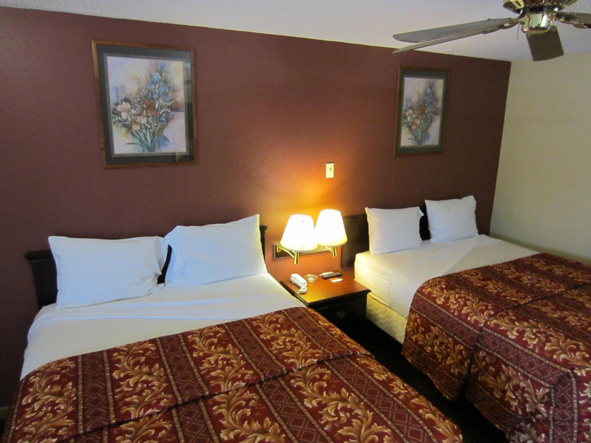 First Western Inn - Fairmont City Экстерьер фото